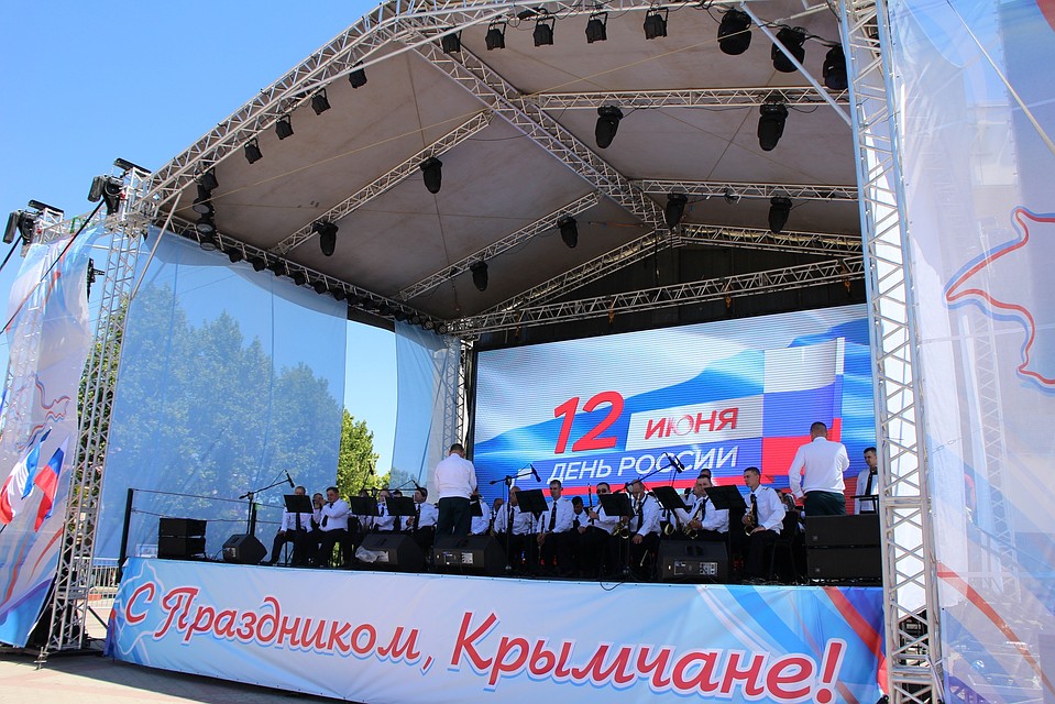 Праздник украсит выступление духового оркестра.