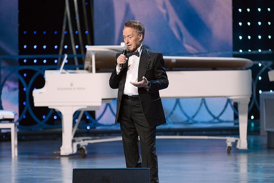 Поэт Андрей Дементьев
