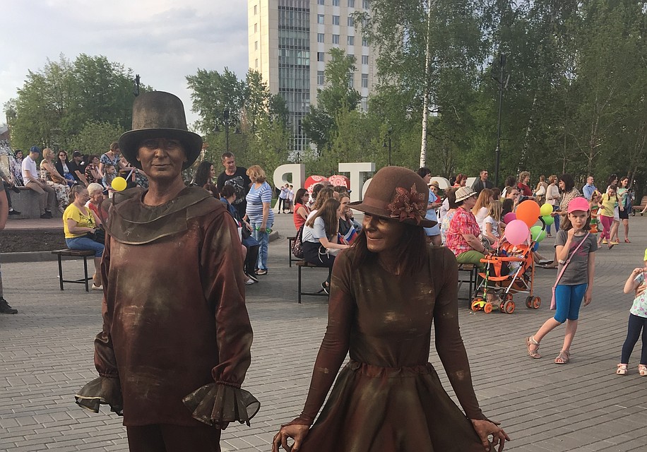 По Томску будут гулять "Живые статуи".