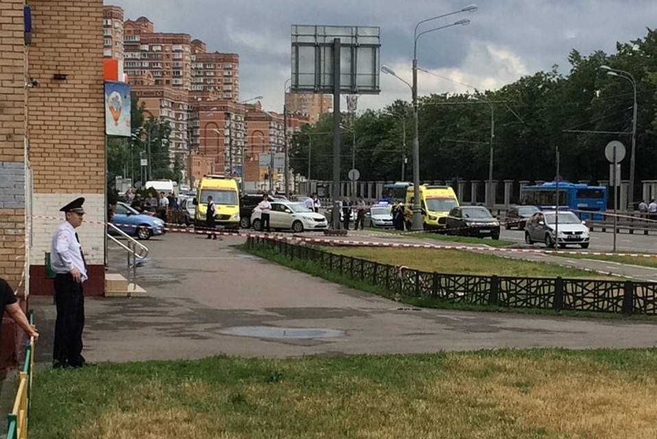 В Москве мужчина захватил заложников в магазине. Фото: Юрий КОРАБЛЕВ.