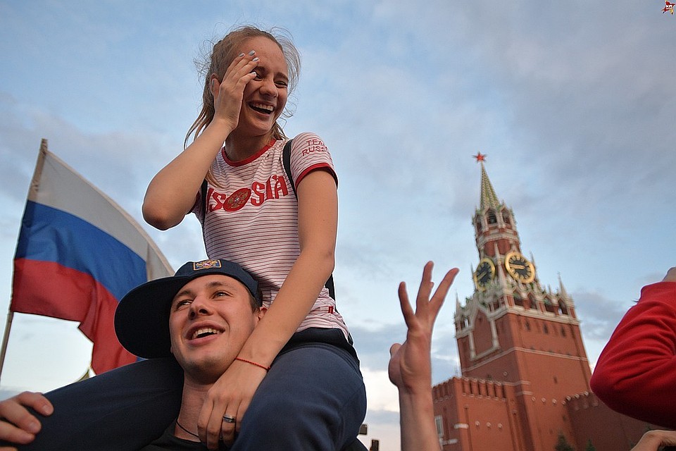 Выход российской сборной в четвертьфинал Чемпионата Мира отмечала вся страна.