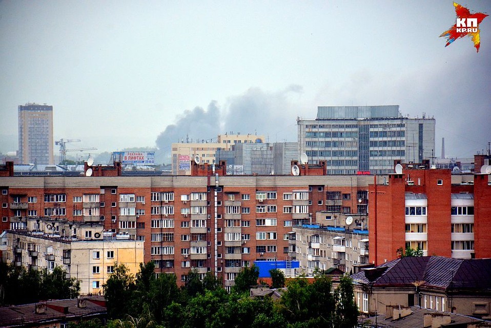 Дым был виден с центра Новосибирска.