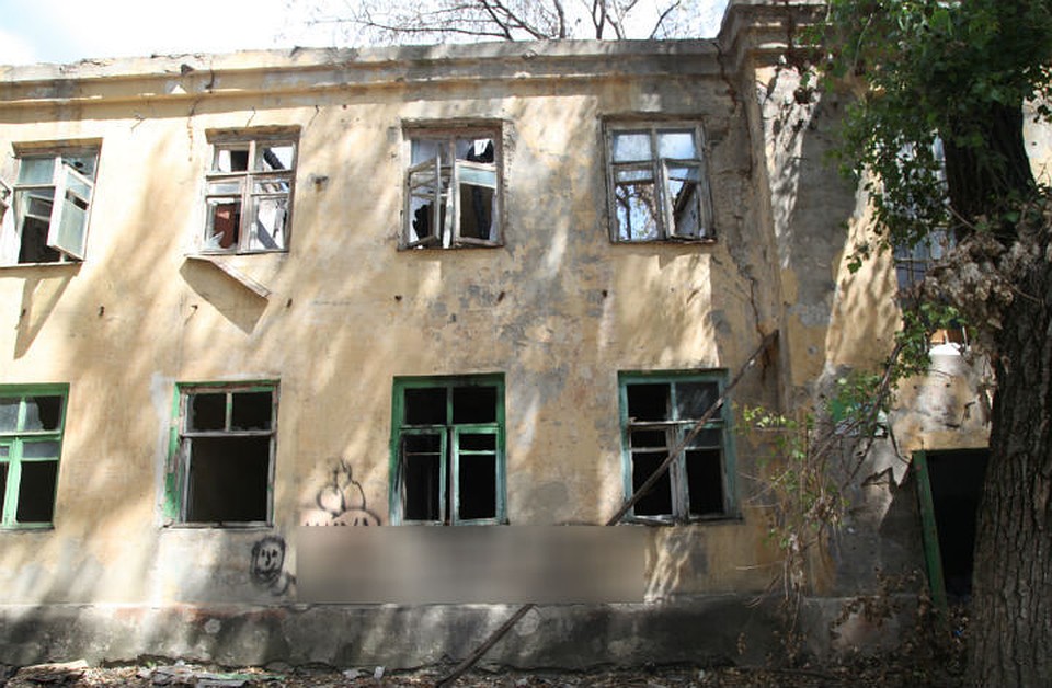 Дом стоит, свет не горит...