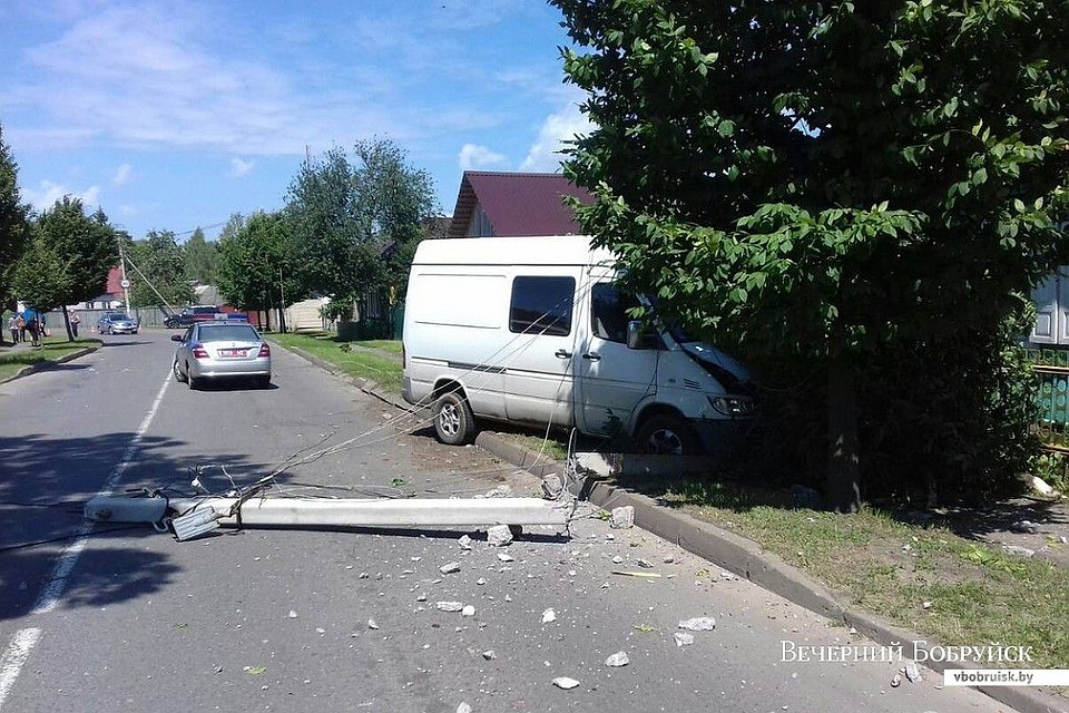 В ГАИ выясняют личность сбежавшего водителя. Фото: «Вечерний Бобруйск».