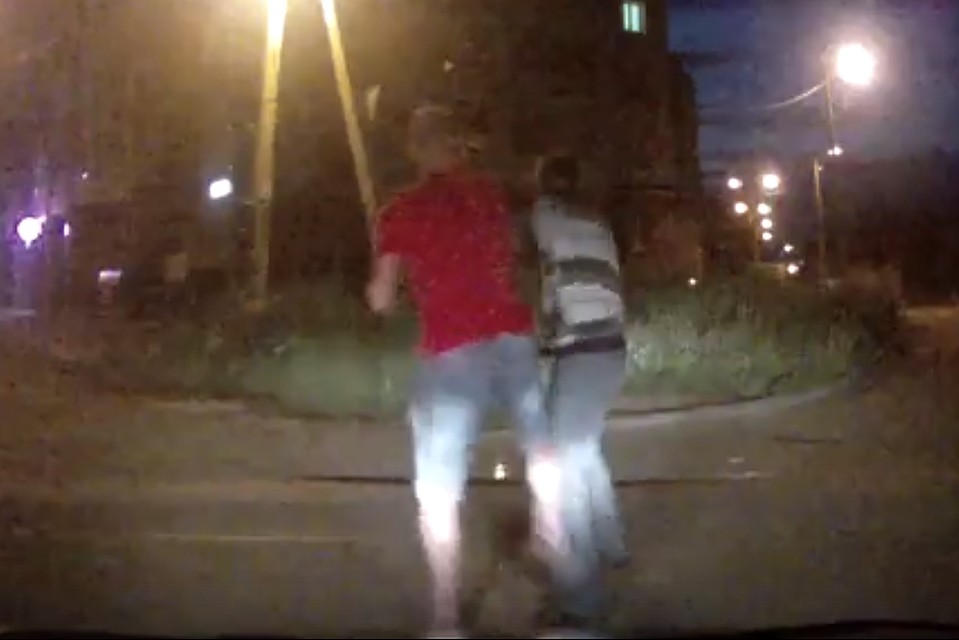 В Кирове водитель ударил пешехода, который неожиданно бросился под колеса его автомобиля. Фото: vk.com/zlo43