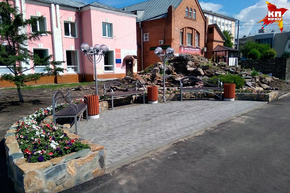 При благоустройстве сквера возле Аптеки № 1 на пр. Ленина были потревожены старые могилы