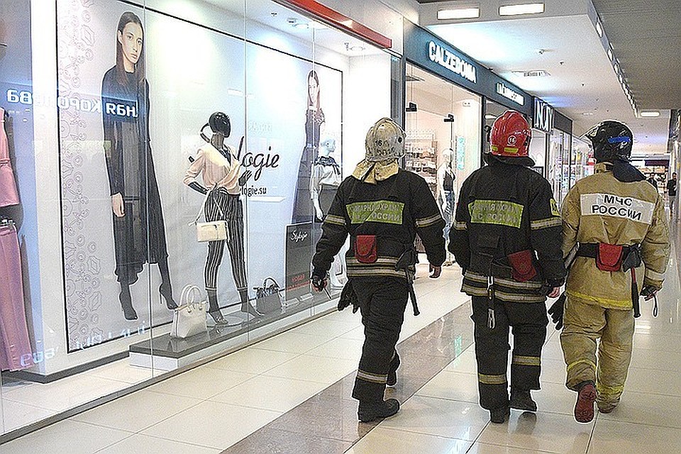 В Петербурге закрыли торговый комплекс на Васильевском острове