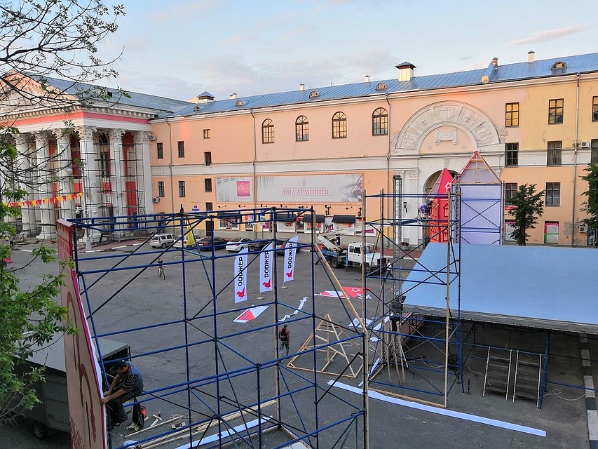 Идёт подготовка к празднику Фото: Роман Торопов
