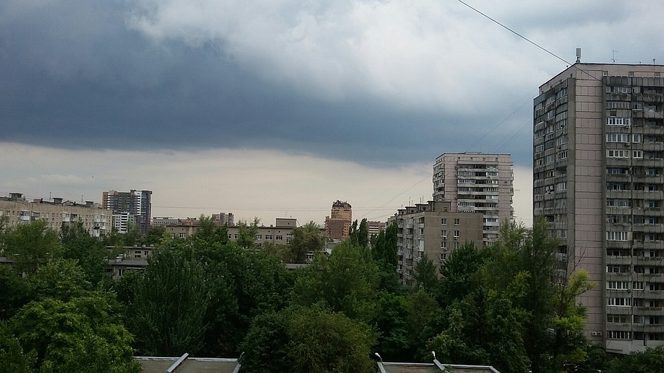Штормовое предупреждение: на Ростов надвигаются ливни с грозами