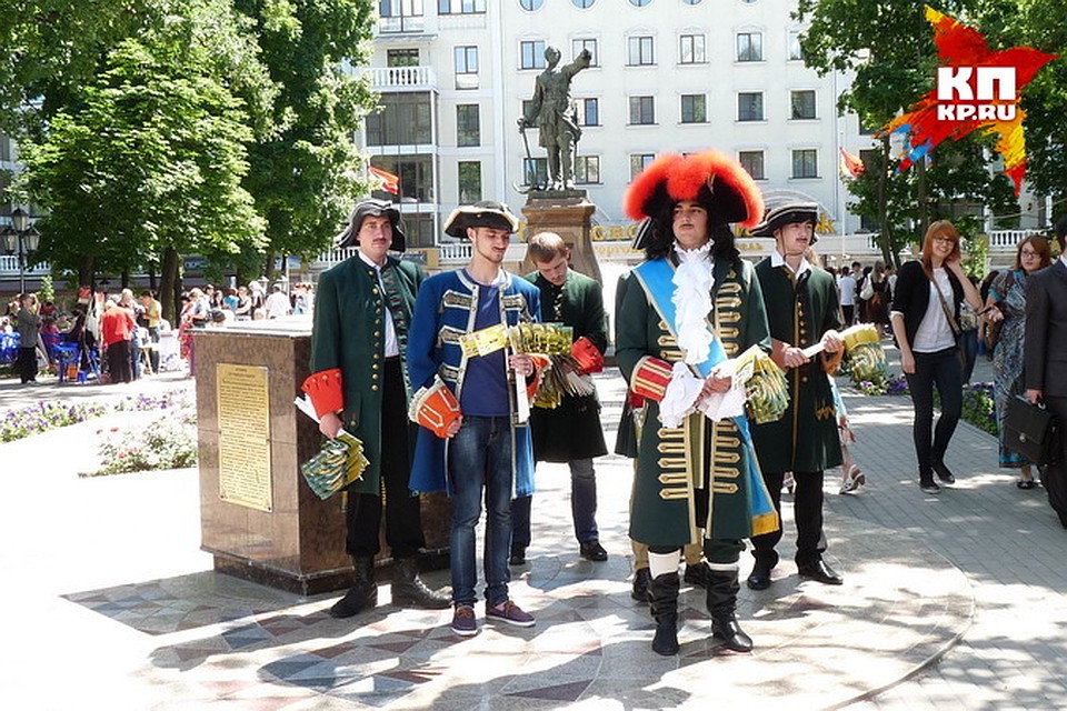 В День ВМФ к памятнику Петру Первому возложат венки.