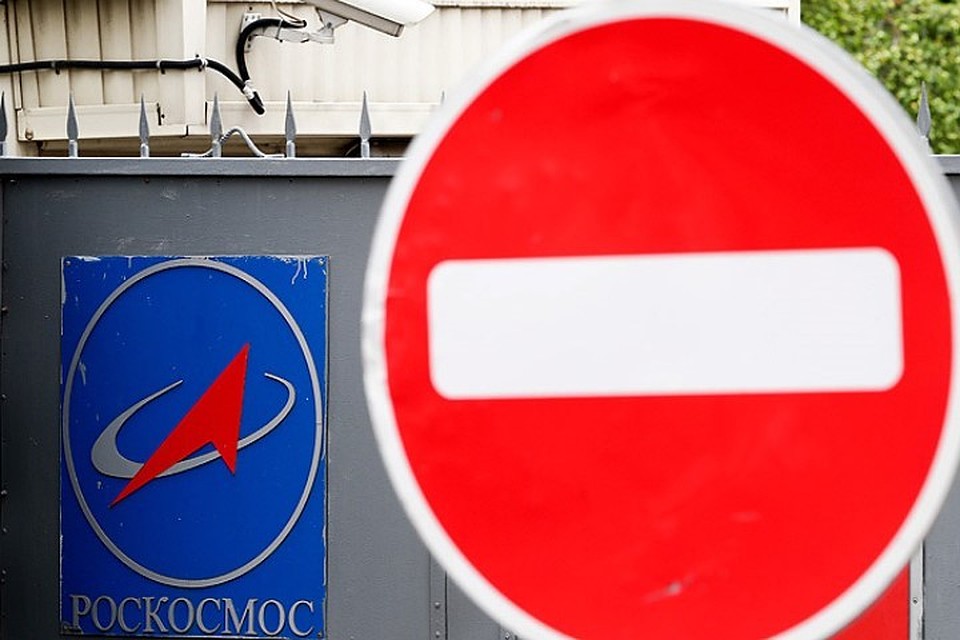 У здания ЦНИИмаш госкорпорации Роскосмос. Фото: Антон Новодережкин/ТАСС