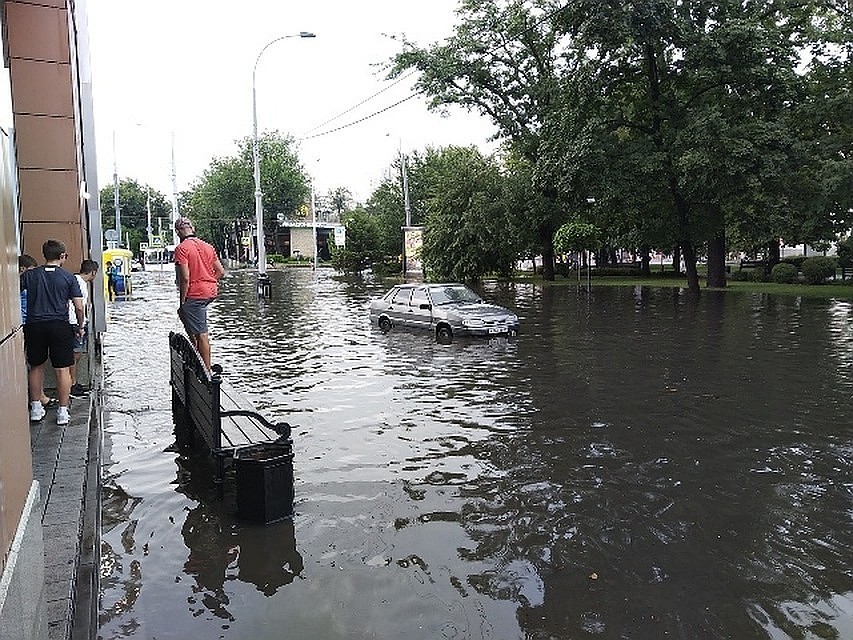 В Краснодаре каждый ливень заканчивается вот такой картиной