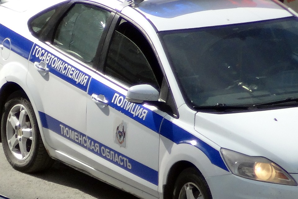 Гнался за нарушителем: в Тюмени инспектор ДПС попал в аварию