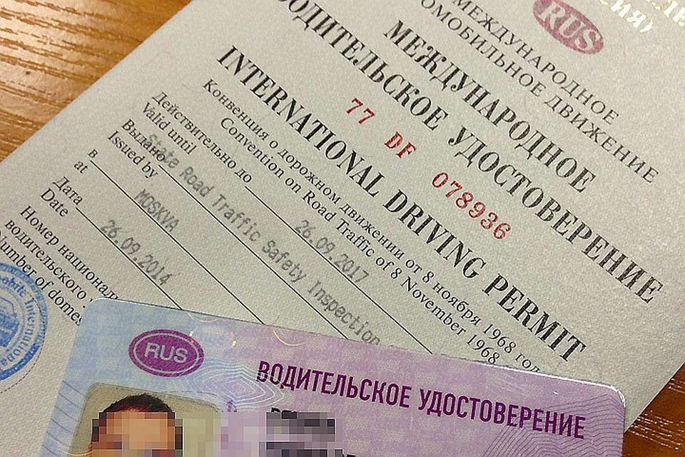 В Петербурге задержали мигранта с распечатанными на принтере чужими правами.