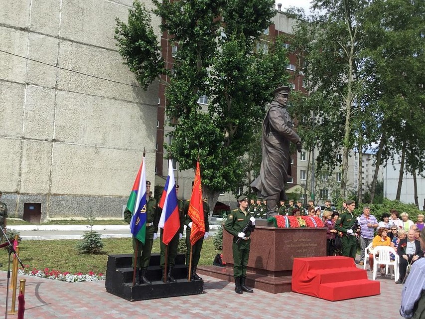 Тюменцы почтили память Героя Советского Союза, генерала армии Ивана Федюнинского