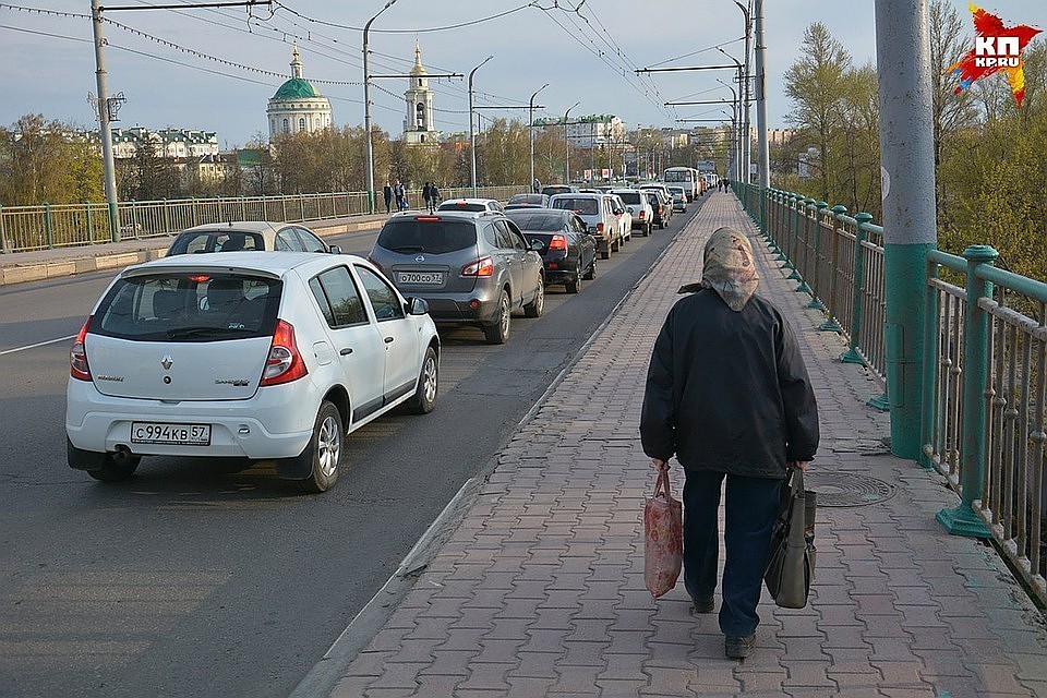 Ко Дню города Тургеневский и Герценский мосты Орла украсили праздничными иллюминациями