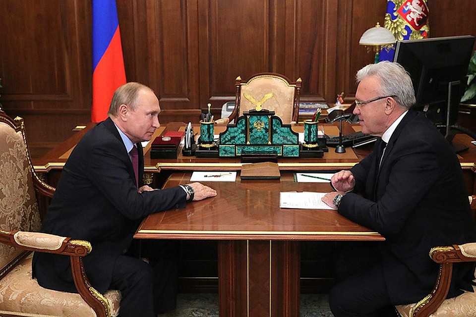 Президент РФ Владимир Путин и временно исполняющий обязанности губернатора Красноярского края Александр Ус