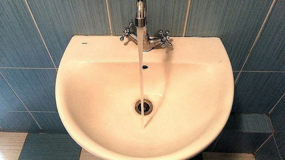 Без воды остались почти 1,5 тысяч человек.