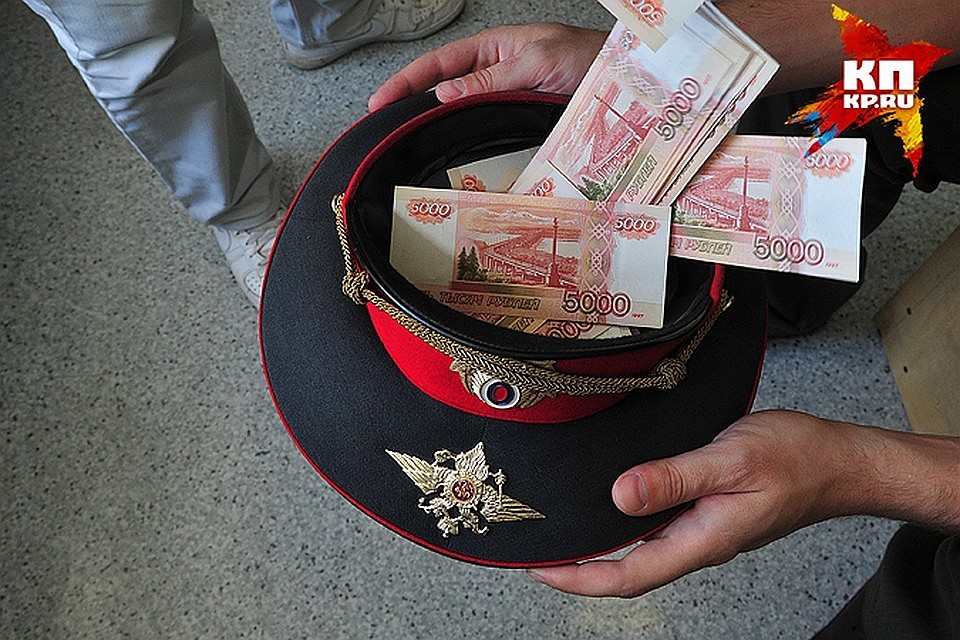 Правоохранитель сам предложил северянину свою помощь.