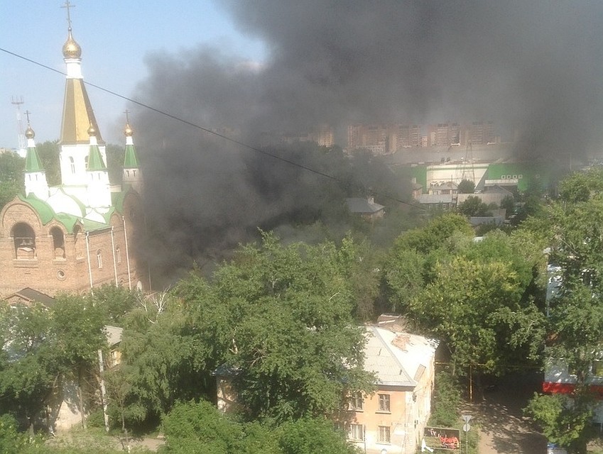 Как сообщают очевидцы, в месте возгорания поднялся столб дыма