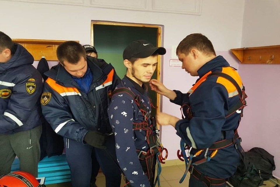 Спасатели помогли мужчине