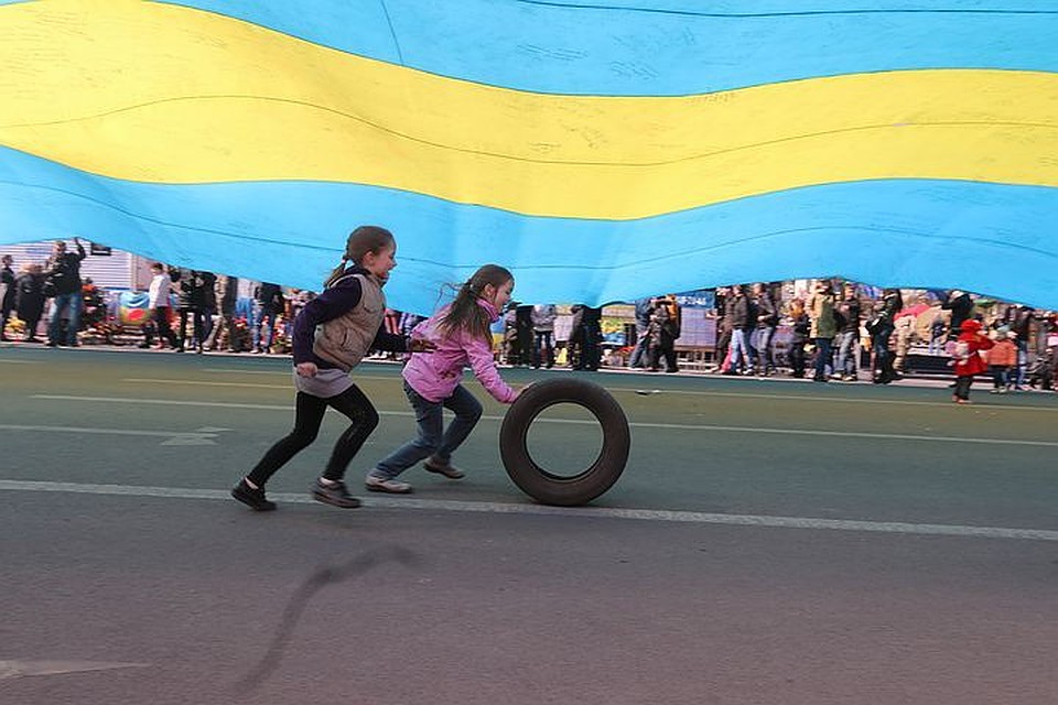 Деньги, направляемые Киеву в качестве финансовой помощи, буквально "проваливаются в черную дыру"