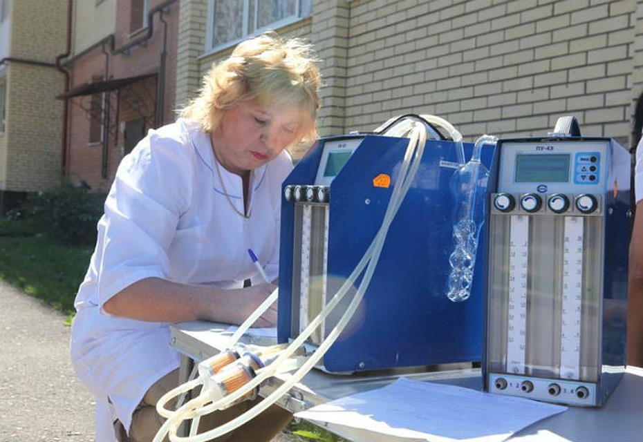 Специалисты взяли пробы воздуха в Дзержинском районе Ярославля.