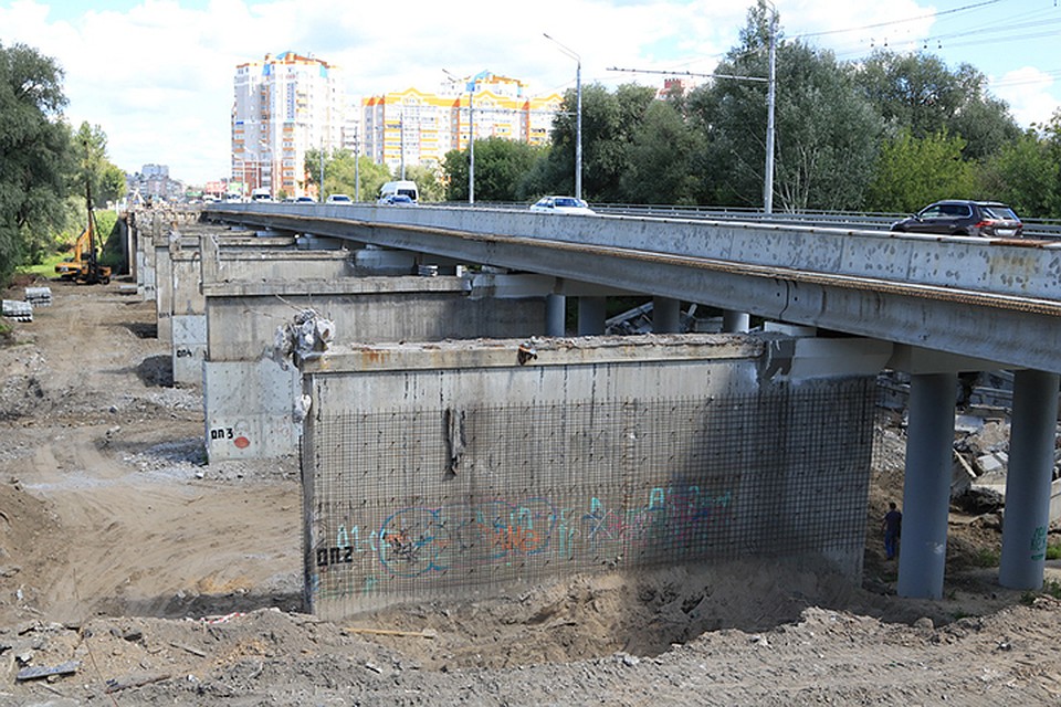 Реконструкция второй очереди Первомайского моста должна закончиться в следующем году.