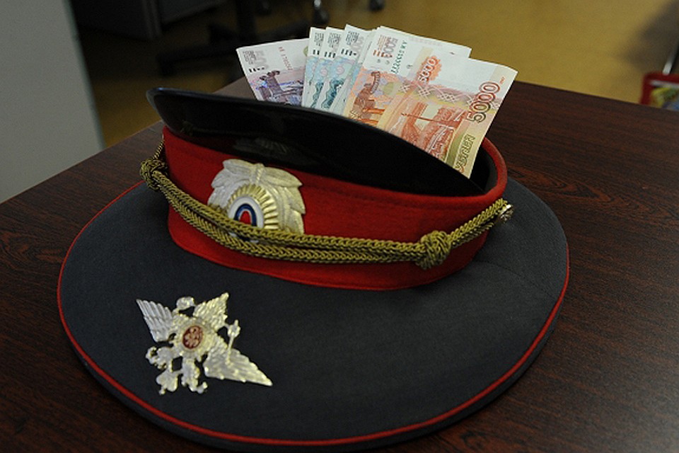 На взятке попался 32-летний следователь ГСУ ГУ МВД по Волгоградской области.