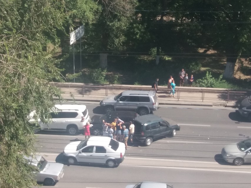 В Тракторозаводском районе столкнулись четыре легковушки и автобус. Фото: Татьяна Криушина