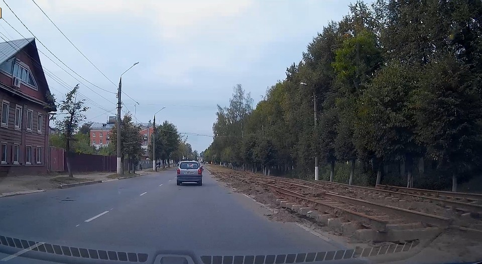 На улице Спартака демонтируют рельсы. Фото: группа в соцсети "Транспорт Твери: Трамвай, Автобус, Троллейбус" (Андрей Белов)
