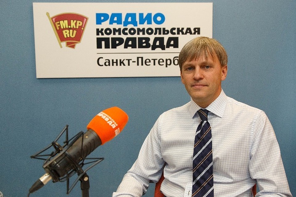 Директор филиала РТРС «Санкт-Петербургский региональный центр» Руслан Евсеев в студии радио «Комсомольская Правда в Петербурге»
