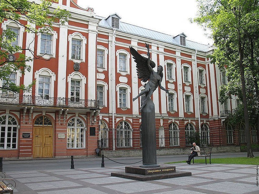 Продажа зданий СПбГУ невозможна, заявил Владимир Путин.