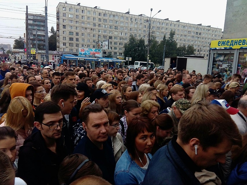 На "Дыбенко" утром было не попасть. Фото: "ДТП и ЧП | Санкт-Петербург" ВКонтакте