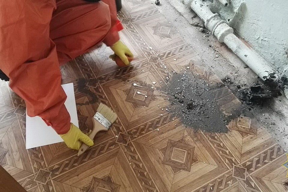 Около 30 граммов ртути собрали спасатели в стоматологическом отделении новополоцкой поликлиники. Фото: МЧС.