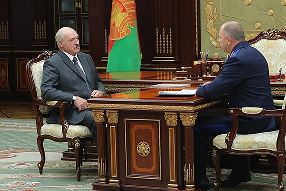 Президент Беларуси принял с докладом председателя Следственного комитета. Фото: пресс-служба президента