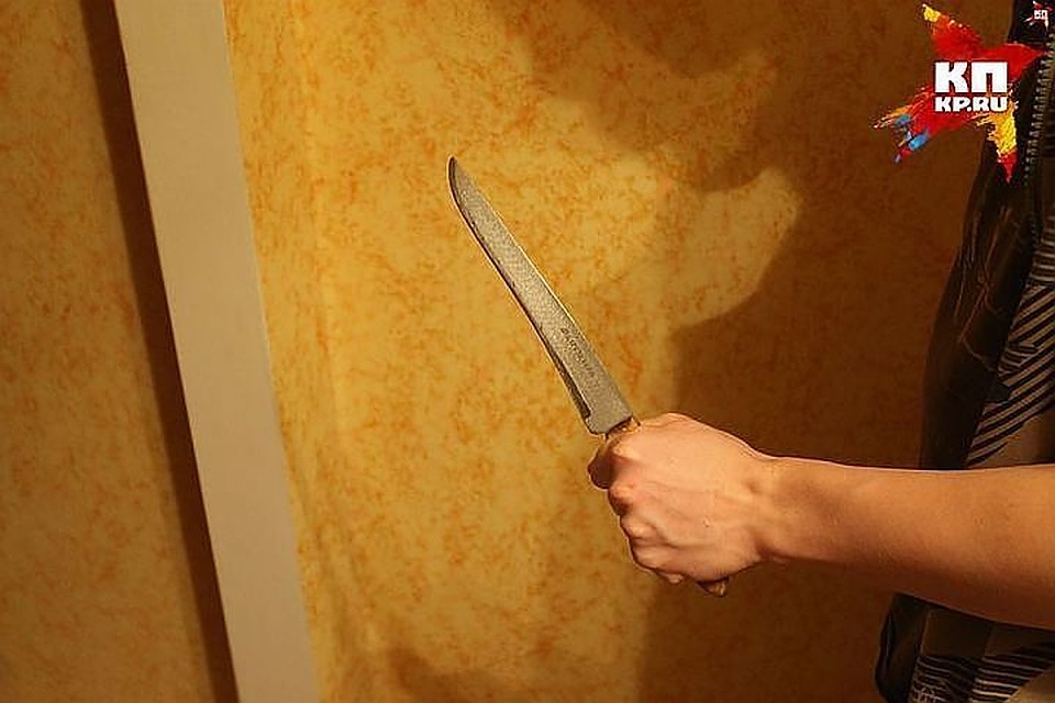 В Ростовской области 25-летнего мужчину пырнули ножом на улице.