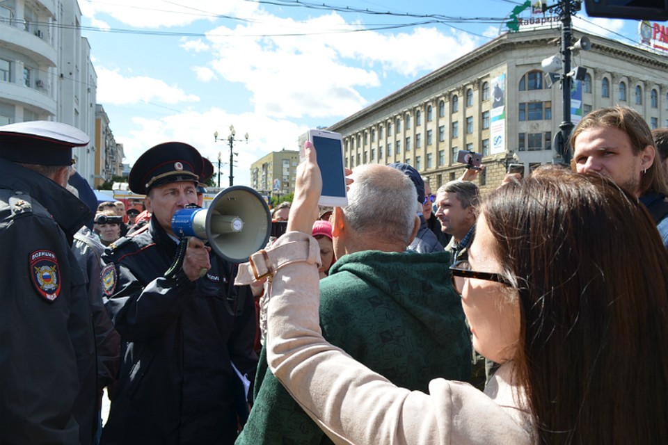 На несанкционированный митинг собрались десятки хабаровчан в день выборов