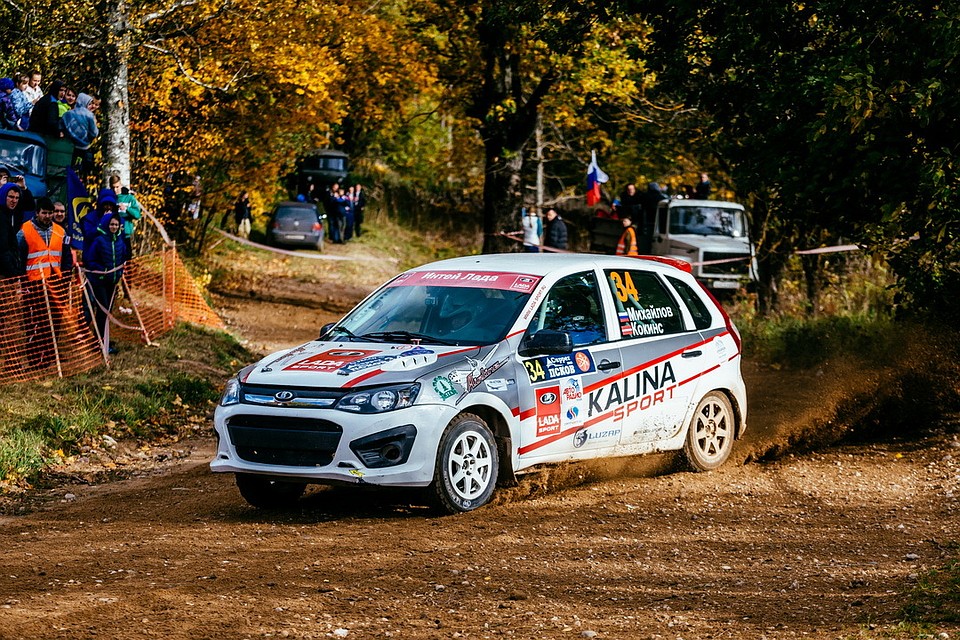 Во время старта автобусная остановка станет зрительной зоной, откуда можно будет понаблюдать за стартами автомобилей.