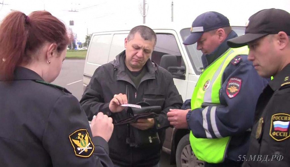 За три часа удалось проверить более 200 водителей.