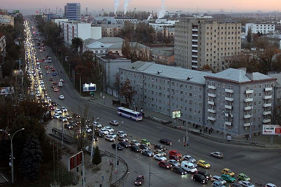 Пробка на Нагибина не прекращается с раннего утра до позднего вечера