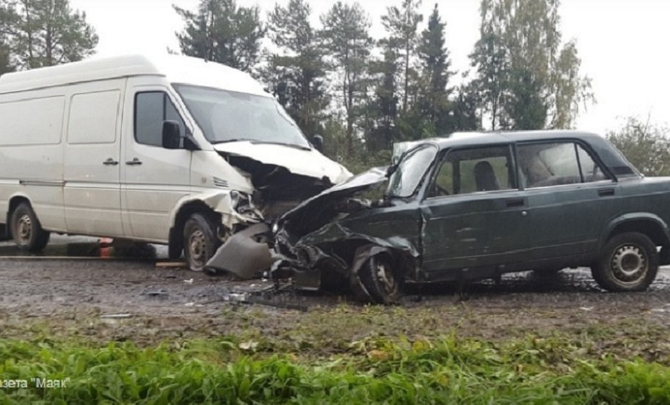 В ВАЗ-2107 пострадали пенсионеры.