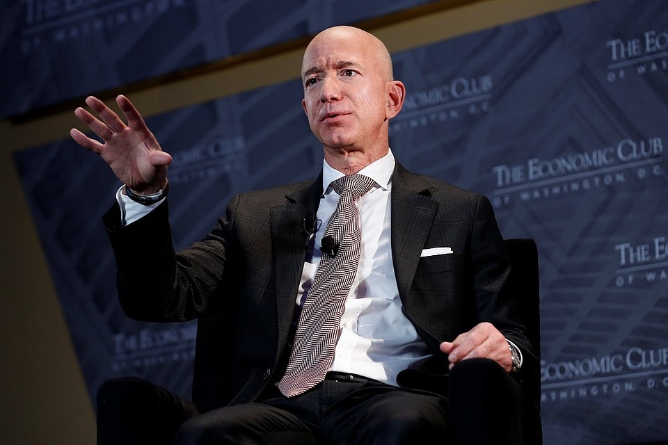 Основатель и руководитель интернет-компании Amazon.com, владелец аэрокосмической фирмы Blue Origin и владелец The Washington Post Джефф Безос
