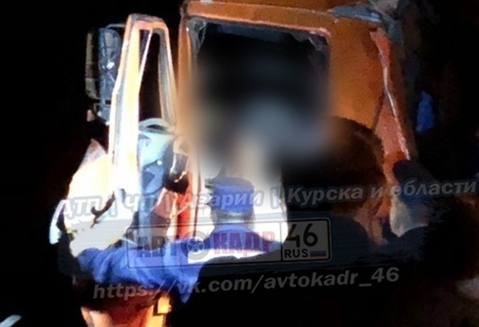 Водитель одного грузовика погиб