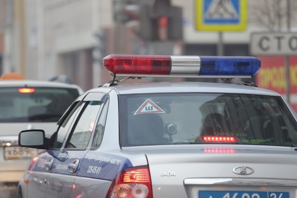 Сотрудники полиции проводят рейды в поисках подростков в ночных клубах