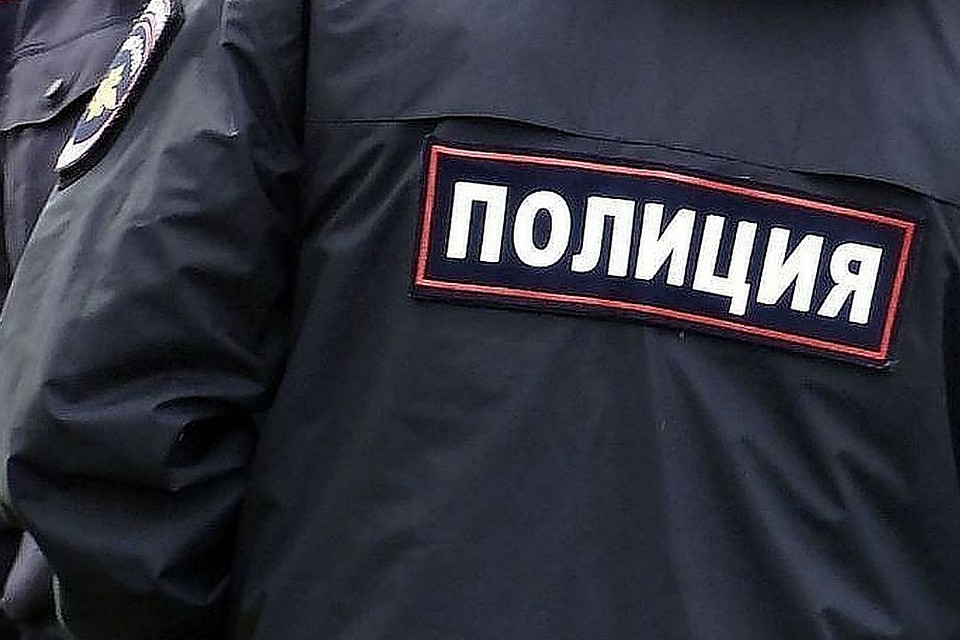 Мужчина украл лавочку возле кофейни и продал на кладбище.