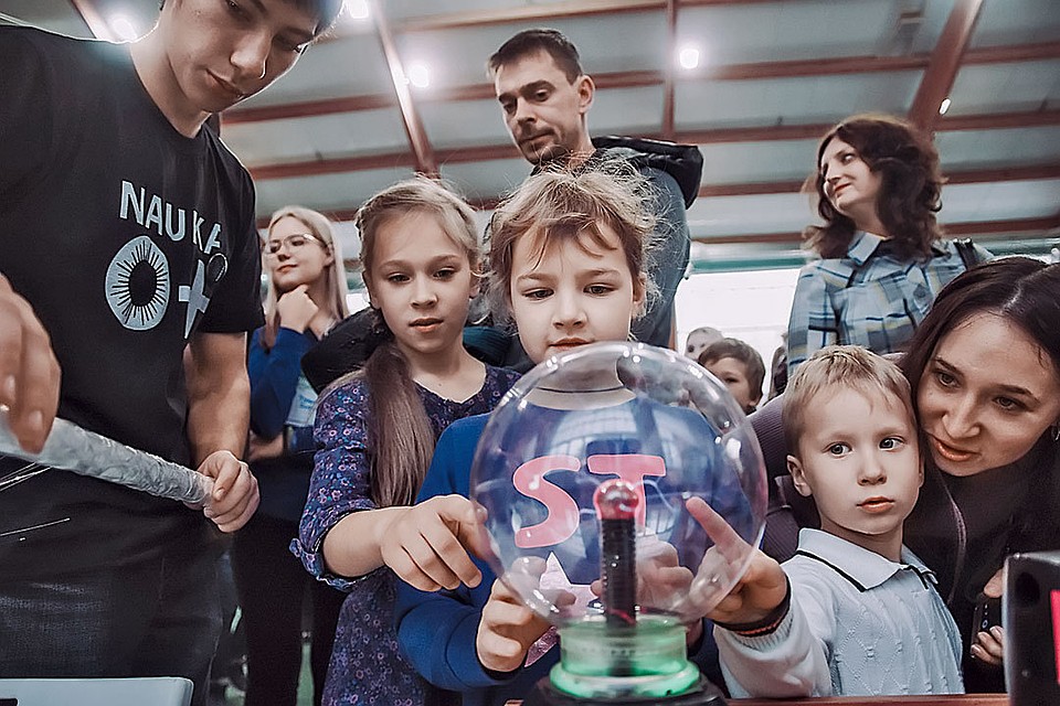 Мир стоит на пороге нового технологического скачка. Представительницам «слабого пола» предстоит потеснить мужчин в их традиционной вотчине – сфере точных наук и технологий