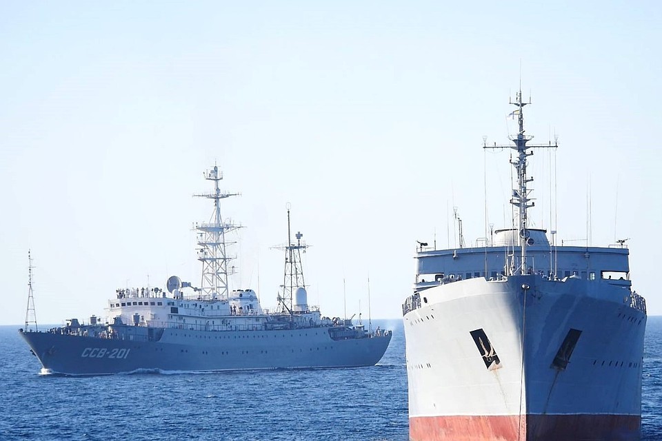ВМС Украины пожаловались на российские военные корабли в Керченском проливе. Фото: ВМС Украины