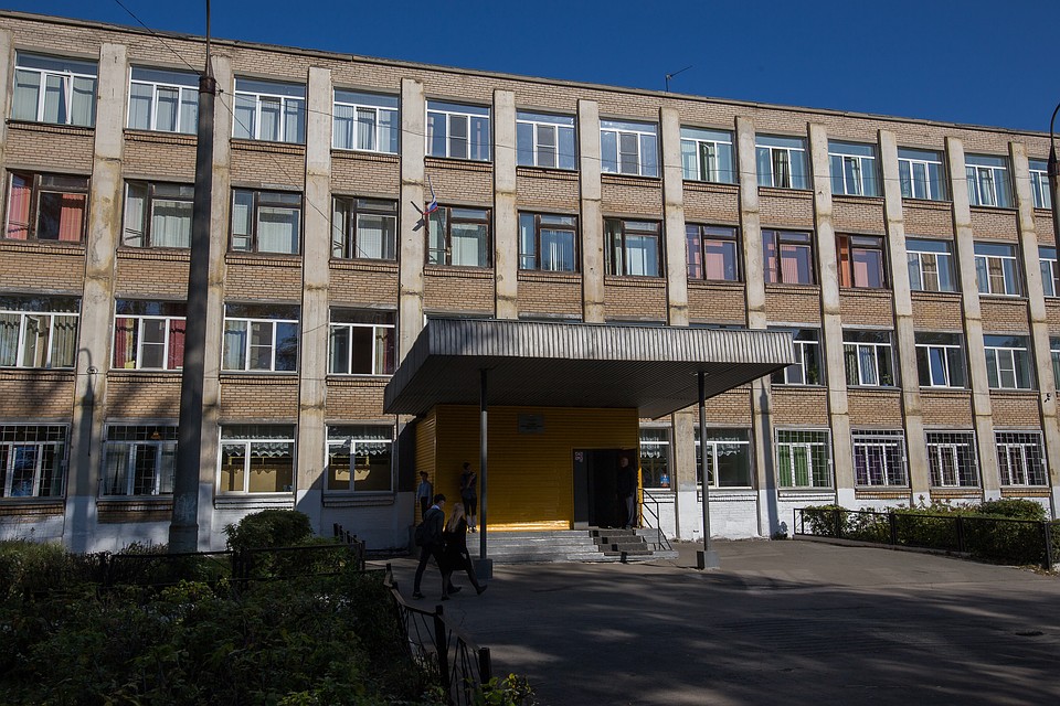В школе все в штатном режиме: о ЧП дети вспоминают лишь на переменках за разговорами.
