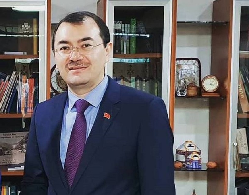 Посол КР в Республике Корея Кылычбек Султан обратился к президенту с просьбой расследовать факты коррупции в МИДе.